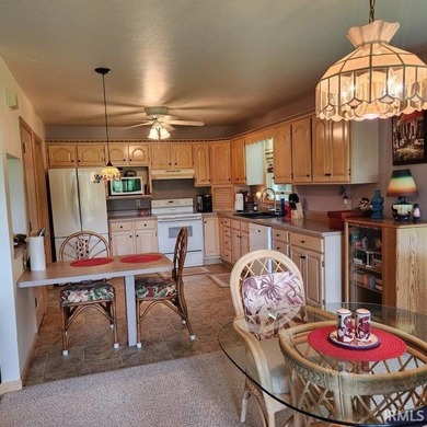 Well maintained home, located in South Shore Green at the end of - photo 9