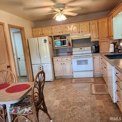 Well maintained home, located in South Shore Green at the end of - photo 10