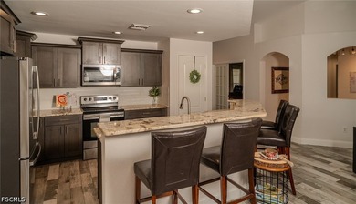 Beautifully maintained 3-bedroom plus den, office nook area, 2.5 - photo 5