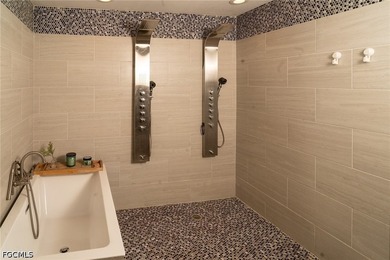 Beautifully maintained 3-bedroom plus den, office nook area, 2.5 - photo 9