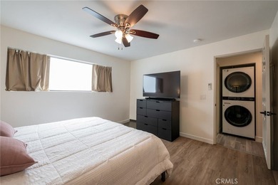 Beautifully upgraded modern condominium in the heart of Long - photo 13