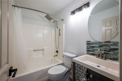 Beautifully upgraded modern condominium in the heart of Long - photo 15