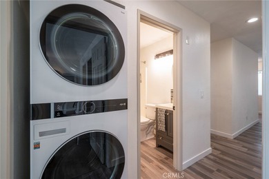 Beautifully upgraded modern condominium in the heart of Long - photo 16