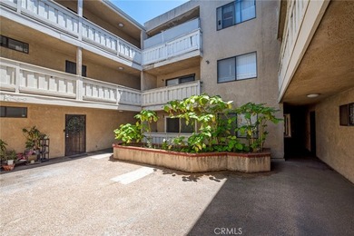 Beautifully upgraded modern condominium in the heart of Long - photo 18