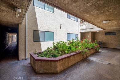 Beautifully upgraded modern condominium in the heart of Long - photo 19