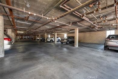 Beautifully upgraded modern condominium in the heart of Long - photo 21