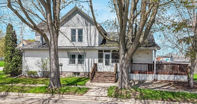 Lake Winneconne Home For Sale in Winneconne Wisconsin