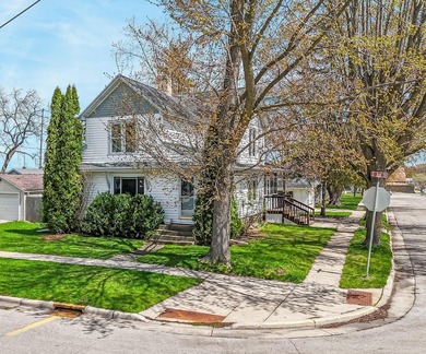 Step into timeless charm in the heart of Winneconne! This - photo 2