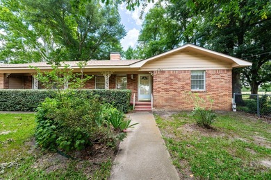 Charming 3 Bedroom Farmhouse on 1 Acre with additional covered - photo 1