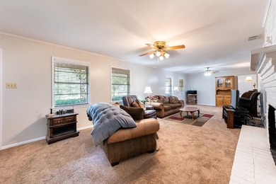 Charming 3 Bedroom Farmhouse on 1 Acre with additional covered - photo 9