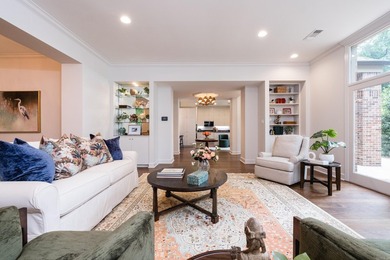 Exceptional residence located in the highly desirable gated - photo 9
