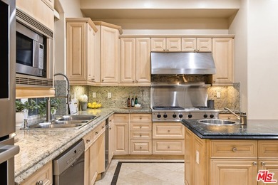 Nestled in Marina Del Rey's highly coveted Silver Strand - photo 17