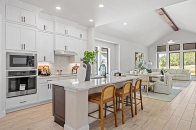 BRAND NEW CONSTRUCTION by Oakmont Homes. This charming garden - photo 3