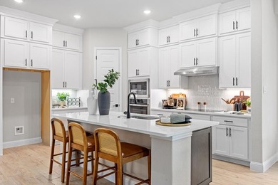 BRAND NEW CONSTRUCTION by Oakmont Homes. This charming garden - photo 5