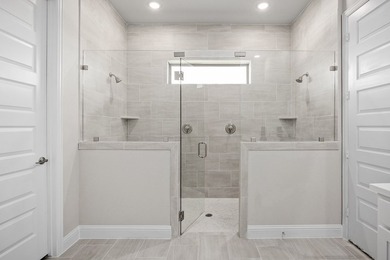 BRAND NEW CONSTRUCTION by Oakmont Homes. This charming garden - photo 9