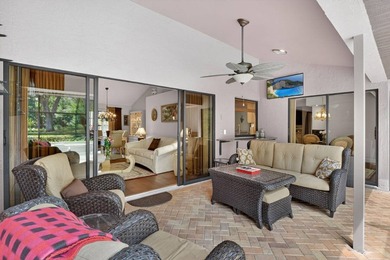 Experience the pinnacle of coastal elegance in one of Naples' - photo 8