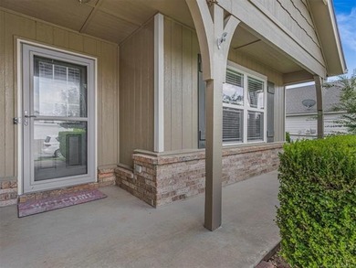 Welcome home to this beautifully maintained, one-owner 3-bedroom - photo 2