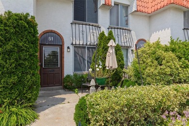 Welcome to 51 Alhambra Dr. Enjoy the open dining area off the - photo 1