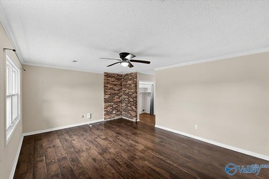 Adorable cottage on a huge corner lot! Fenced in yard, 2 - photo 6