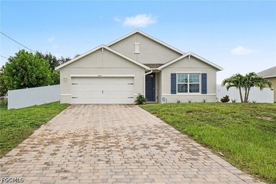 MOVE-IN READY and NO FLOOD INSURANCE REQUIRED! This fully fenced - photo 1