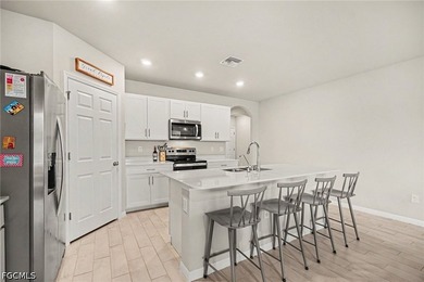 MOVE-IN READY and NO FLOOD INSURANCE REQUIRED! This fully fenced - photo 9