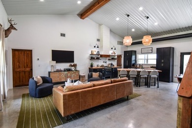 Meticulously maintained and beautifully custom built, this - photo 5