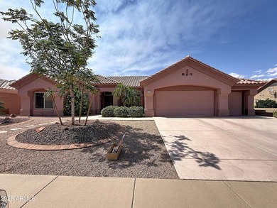 Beautifully maintained Del Webb Safford model on the 4th fairway - photo 2