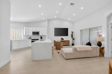 Exquisitely remodeled 3-bedroom, 2-bath corner villa in the - photo 14