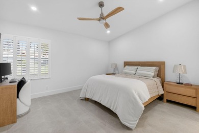 Exquisitely remodeled 3-bedroom, 2-bath corner villa in the - photo 18