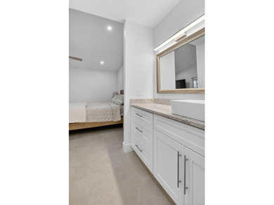 Exquisitely remodeled 3-bedroom, 2-bath corner villa in the - photo 19