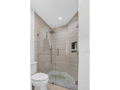 Exquisitely remodeled 3-bedroom, 2-bath corner villa in the - photo 20