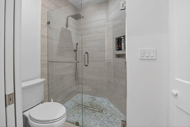 Exquisitely remodeled 3-bedroom, 2-bath corner villa in the - photo 21