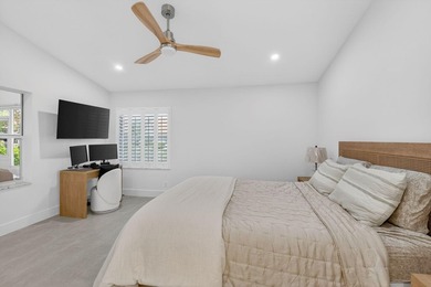 Exquisitely remodeled 3-bedroom, 2-bath corner villa in the - photo 24