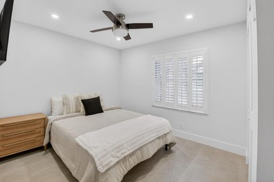Exquisitely remodeled 3-bedroom, 2-bath corner villa in the - photo 29