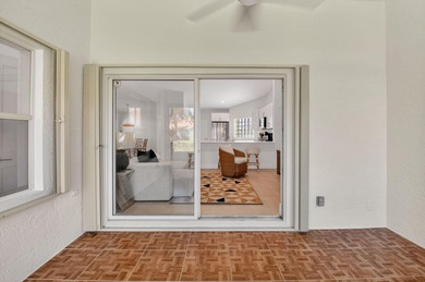 Exquisitely remodeled 3-bedroom, 2-bath corner villa in the - photo 30