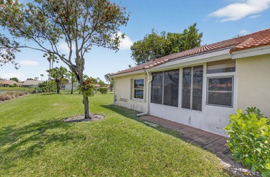 Exquisitely remodeled 3-bedroom, 2-bath corner villa in the - photo 35