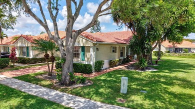 Exquisitely remodeled 3-bedroom, 2-bath corner villa in the - photo 41