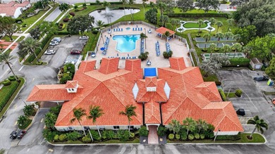 Exquisitely remodeled 3-bedroom, 2-bath corner villa in the - photo 52