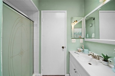 Rare Find! Beautifully upgraded top-floor penthouse in the - photo 24