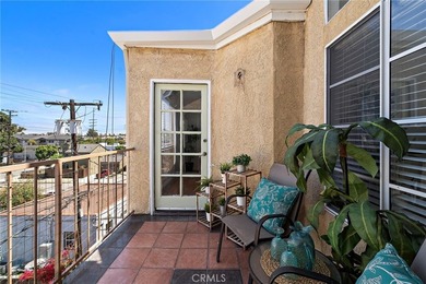 Rare Find! Beautifully upgraded top-floor penthouse in the - photo 25