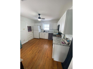 Charming 2 bedroom, 1 bath home featuring original hardwood - photo 4