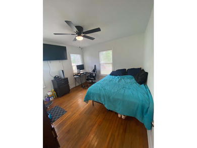 Charming 2 bedroom, 1 bath home featuring original hardwood - photo 8