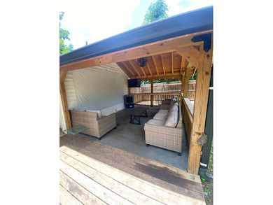 Charming 2 bedroom, 1 bath home featuring original hardwood - photo 10