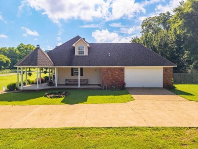 Welcome Home! Move in Ready with nice remodel! This beautiful - photo 2