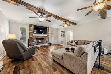 Welcome Home! Move in Ready with nice remodel! This beautiful - photo 3