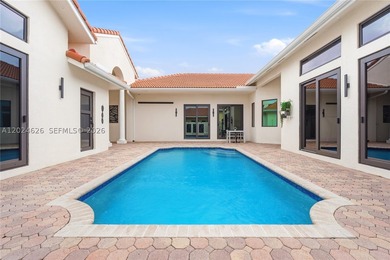 Breathtaking and impeccably upgraded COURTYARD POOL HOME in - photo 4