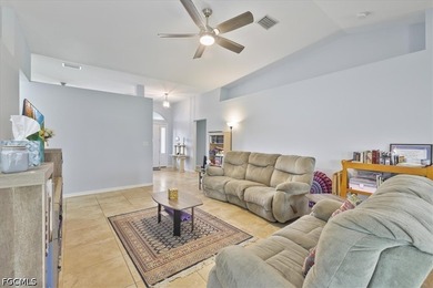 Welcome to this beautifully maintained 4-bedroom, 2-bathroom - photo 3