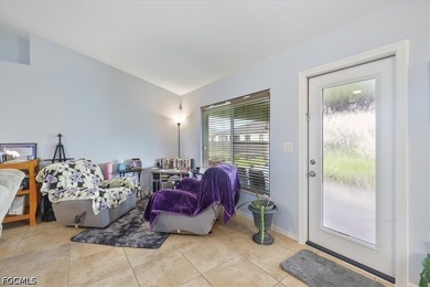 Welcome to this beautifully maintained 4-bedroom, 2-bathroom - photo 7