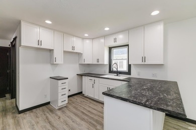 Fully remodeled 2 bedroom, 1 bath home offering low-maintenance - photo 15
