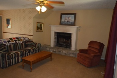 Charming Victorian/Cottage style calling out for your updating - photo 3